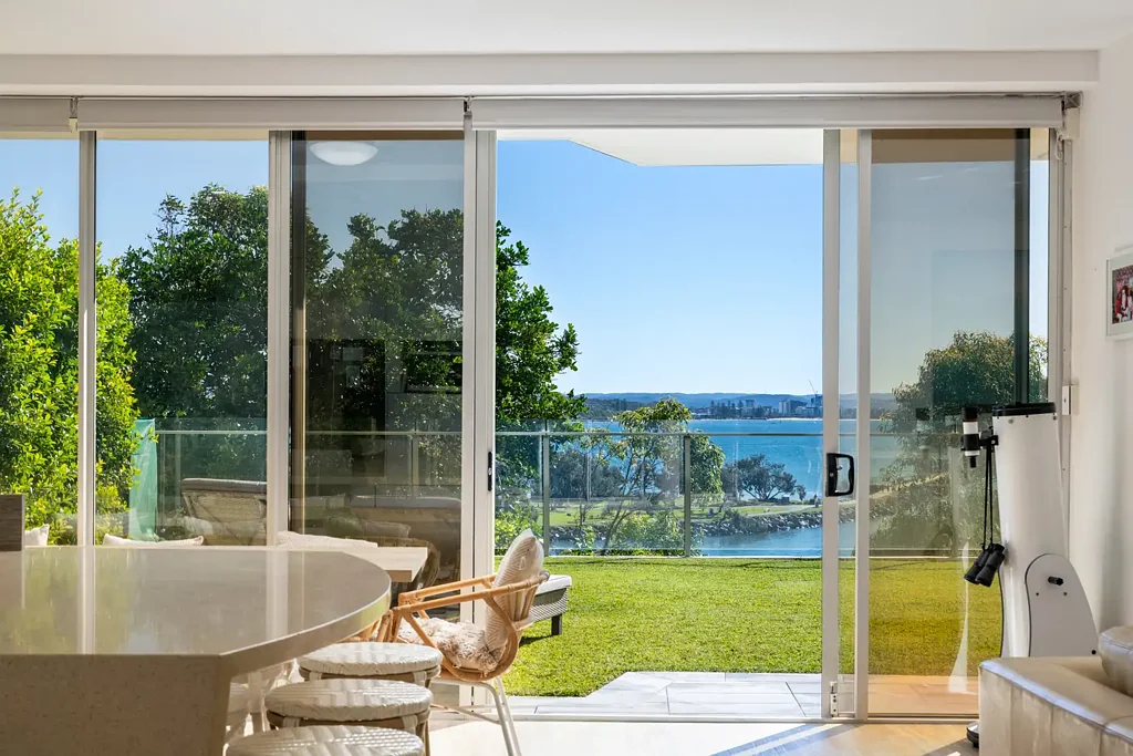 Buddina 3房  Ground-Floor Coastal Sanctuary with Stunning Views and House-Like Proportions