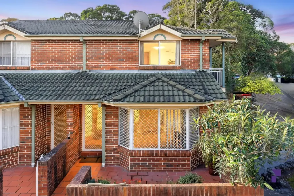 Bankstown 2 Slaapkamer Street facing Townhouse with modern inclusions just minutes walk from Bankstown CBD
