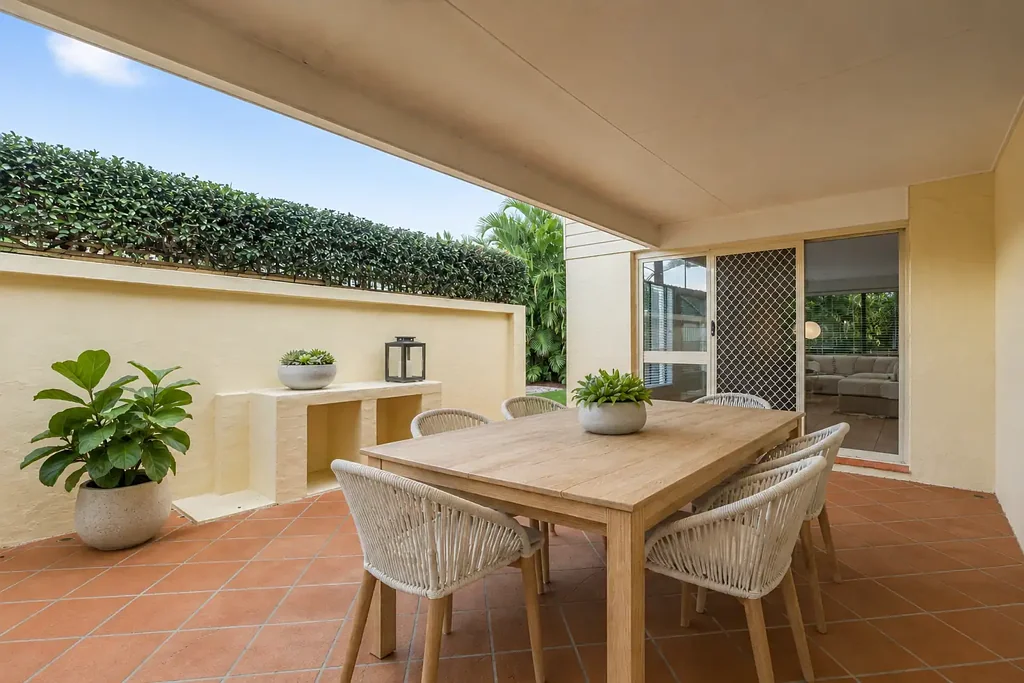 Your Private Family Retreat in the Heart of Benowa With A Pool