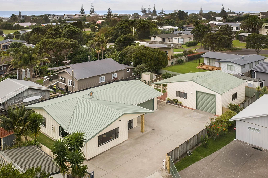 Waihi Beach 3房  Wanting Boat or RV garaging? This could be for you