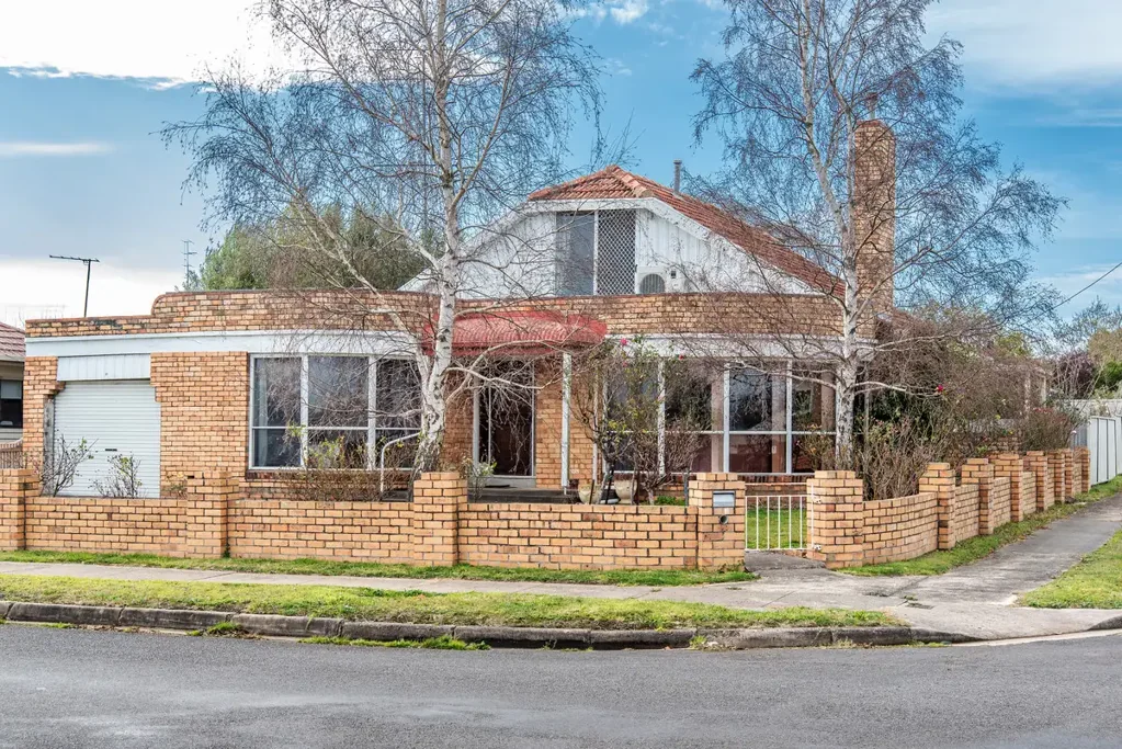 Hamilton 4房  Four bedroom brick veneer
