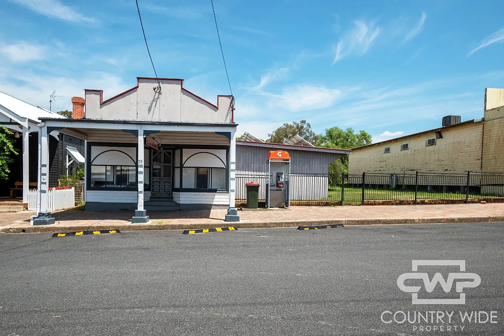 Ashford 3 Bedroom Charming Historic Bakery with Separate 3-Bedroom Home