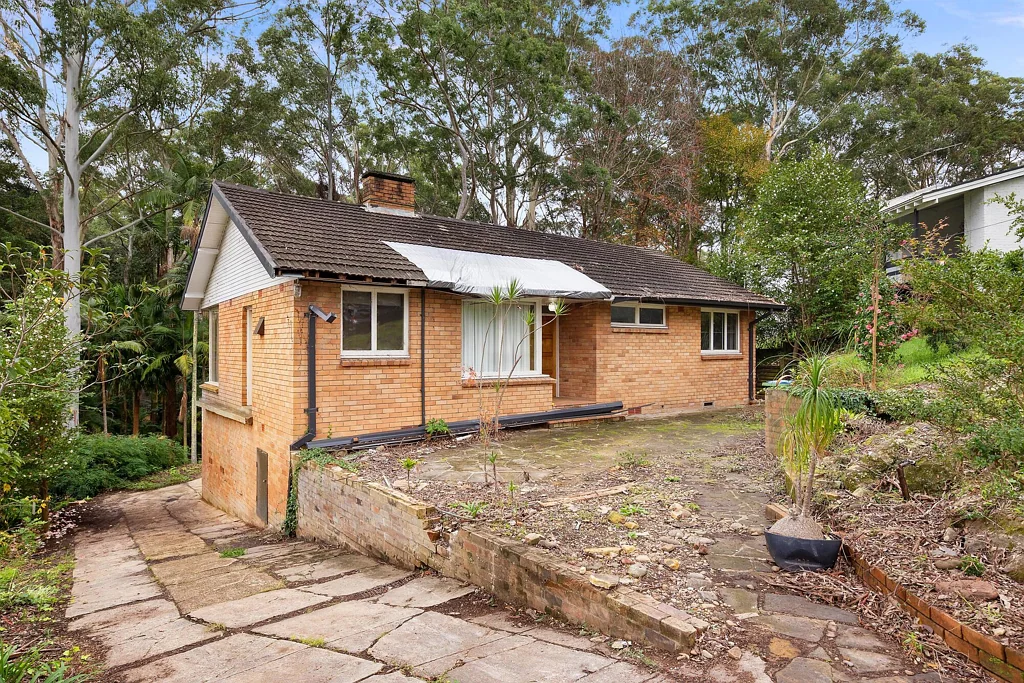 Wahroonga 2غرفة نوم Substantial landholding primed for a new landmark residence (STCA)