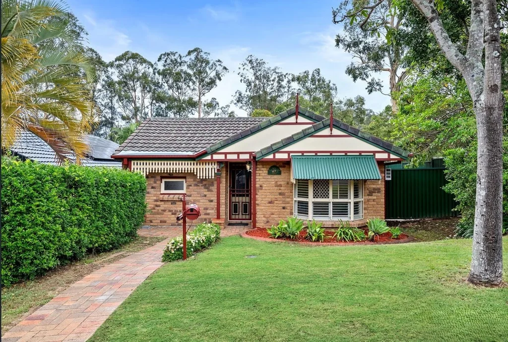 UPDATED FAMILY HOME IN CENTRAL LOCALE!