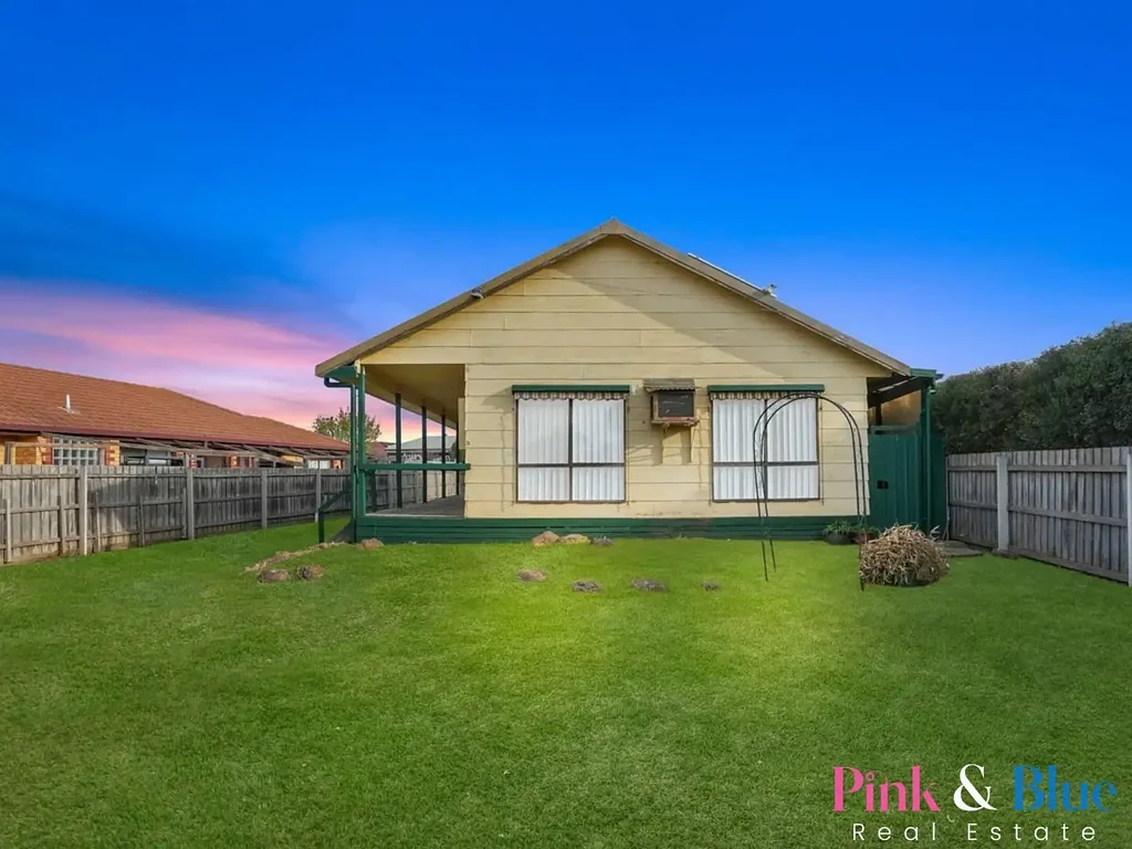 3-Bedroom Family Home for Rent – Walking Distance to Rockbank Train Station !