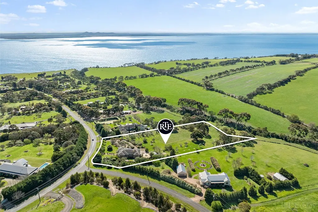 Clifton Springs 4ਬੈੱਡਰੂਮ Elevated Estate with Vineyard & Sweeping Port Phillip Bay Views