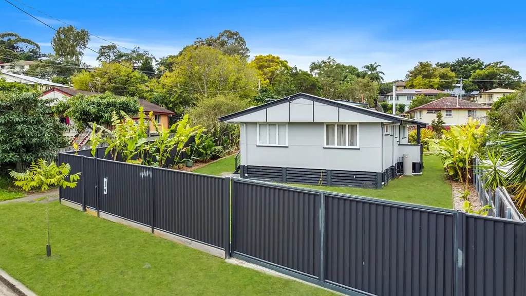 Acacia Ridge 3બેડરૂમ Move-In Ready Charmer with Modern Touches and a Private Setting