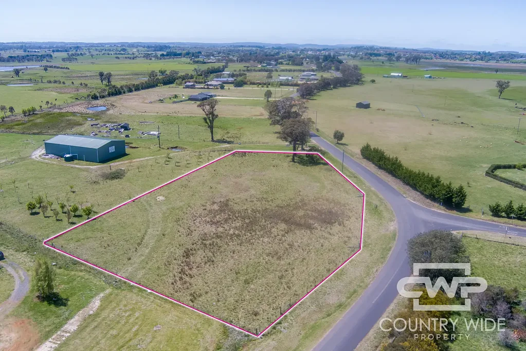 Guyra Large Building Block In Guyra