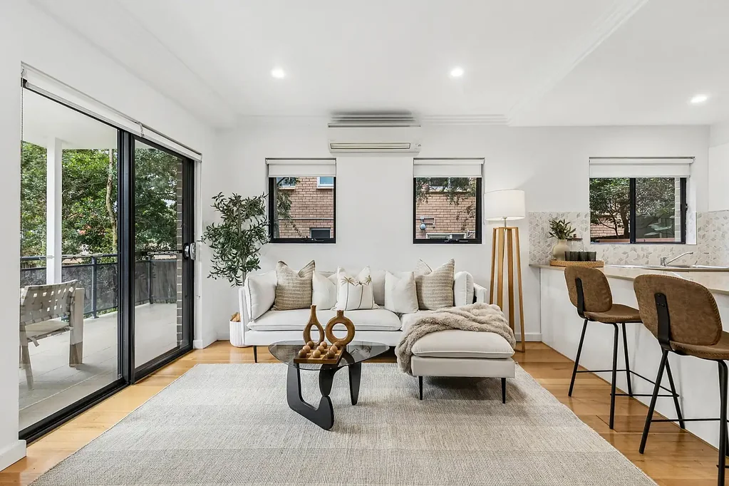 Dee Why 2ห้องนอน House-like garden apartment