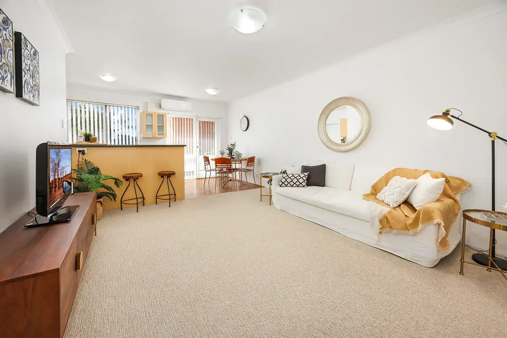 Ryde 2房  Modern Full Brick Apartment with 2 Balconies & Oversized Garage