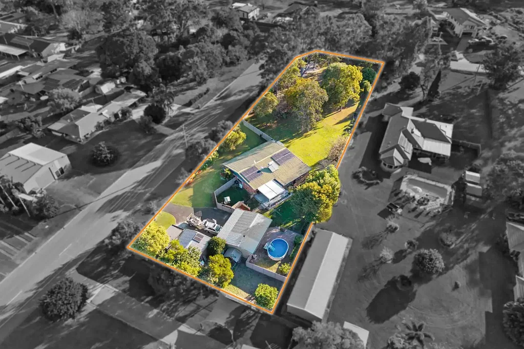 1 Acre Bayside North-Facing Sanctuary – Family, Pet and Home Business Ready