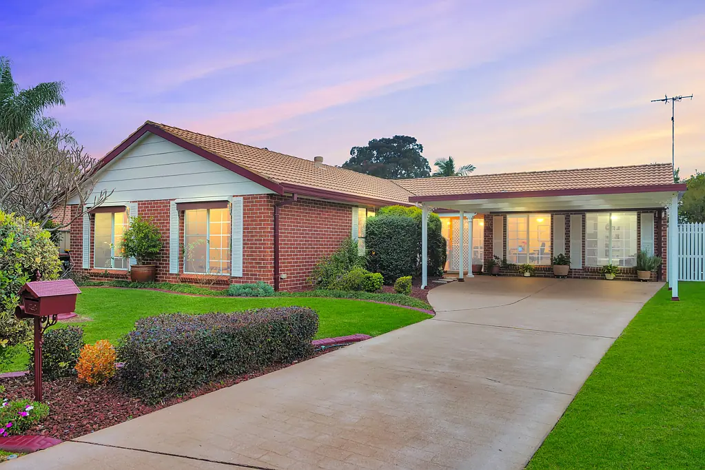 8 Ebro Place, Kearns, NSW 2558