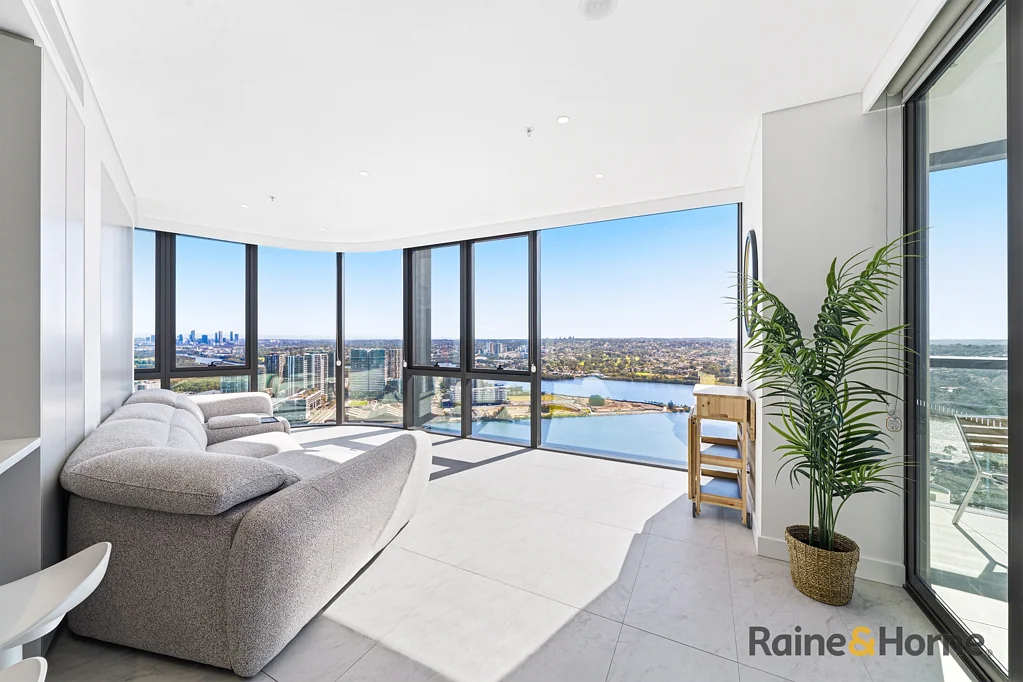 Stunning Furnished North Facing Dual Key 3 Bedder with 270-degree Uninterrupted Water Views
