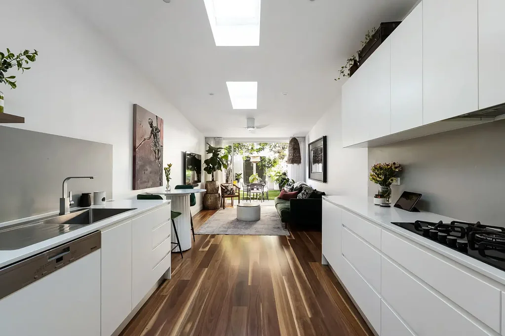 St Peters 3ห้องนอน Timeless terrace reimagined with statement design