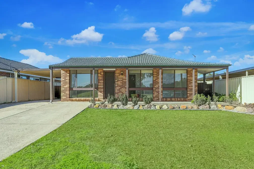 'BEAUTIFULLY UPDATED FAMILY HOME IN PRIME LOCATION..!'