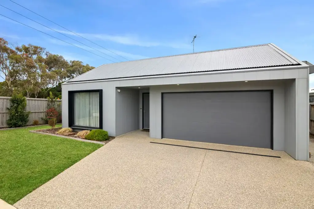 18 Roberts Street, Torquay, VIC 3228