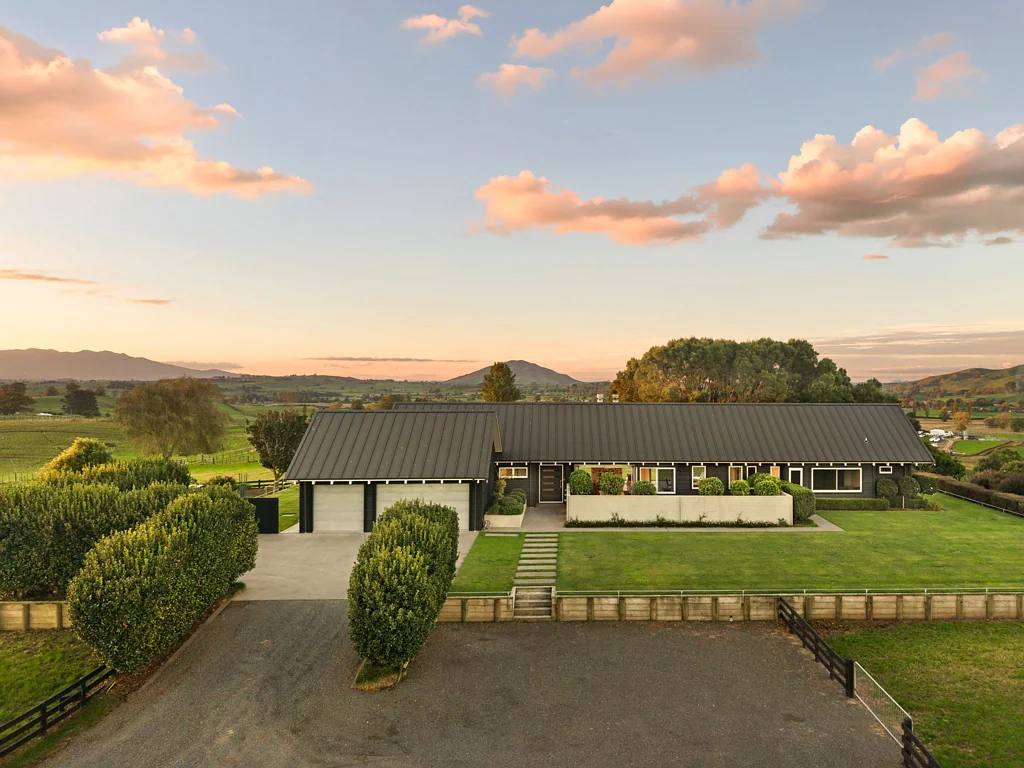 Otorohanga Surrounds Refined Country Living with Panoramic Views