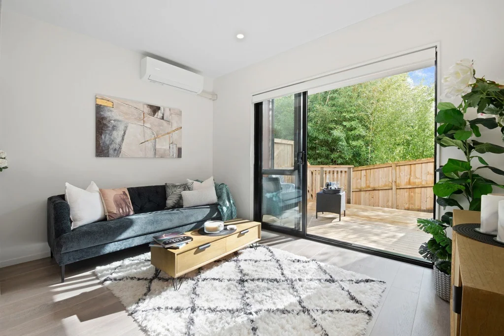 Near New Townhouse located in the LARCHWOOD complex