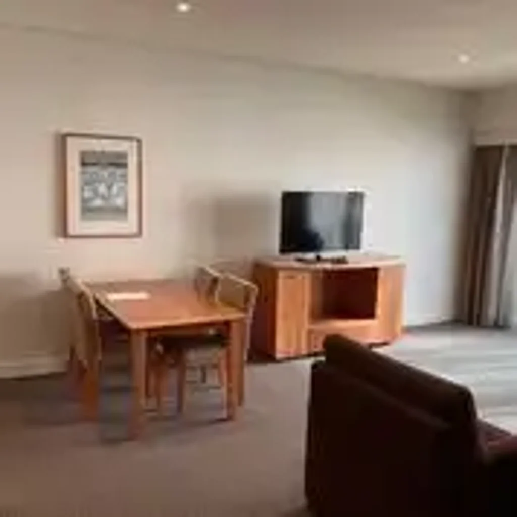 Fully Furnished Spacious 1 Bedroom Apartment (60 sqm/approx)
