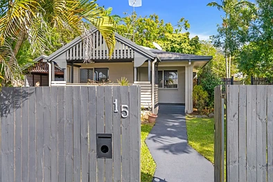 Manoora 3房  Freshly Updated Home on a Huge 752m² Block and is Move in ready