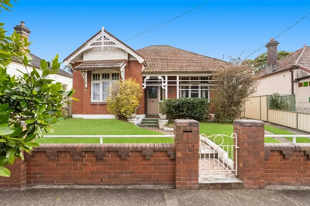 Marrickville 4ਬੈੱਡਰੂਮ Charming Period Home on 638.6sqm Approx. Level Block with Development Potential (STCA)
