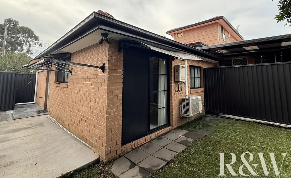 WELL PRESENTED GRANNY FLAT