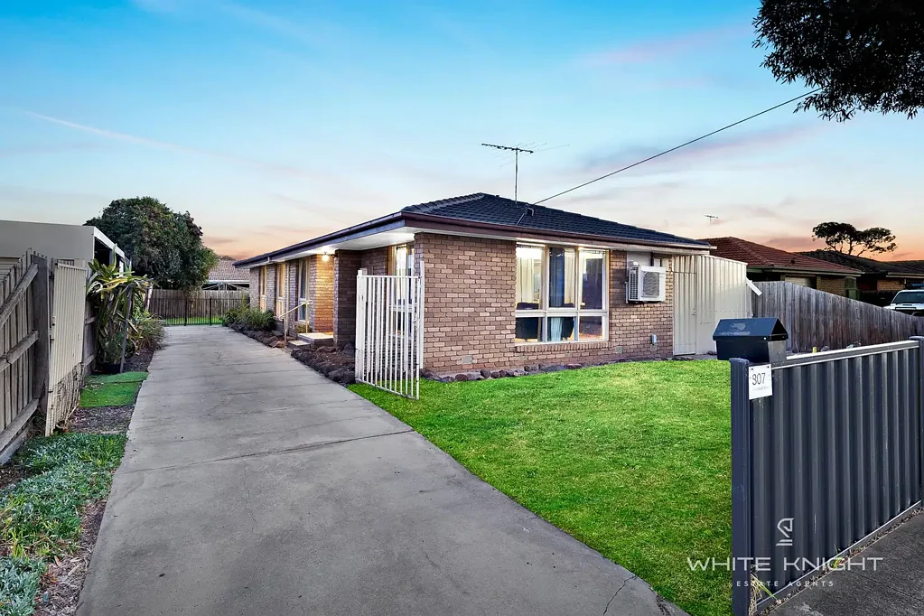 Albanvale 4部屋 White Knight Estate Agents &apos; Invest or Nest - this is best &apos;