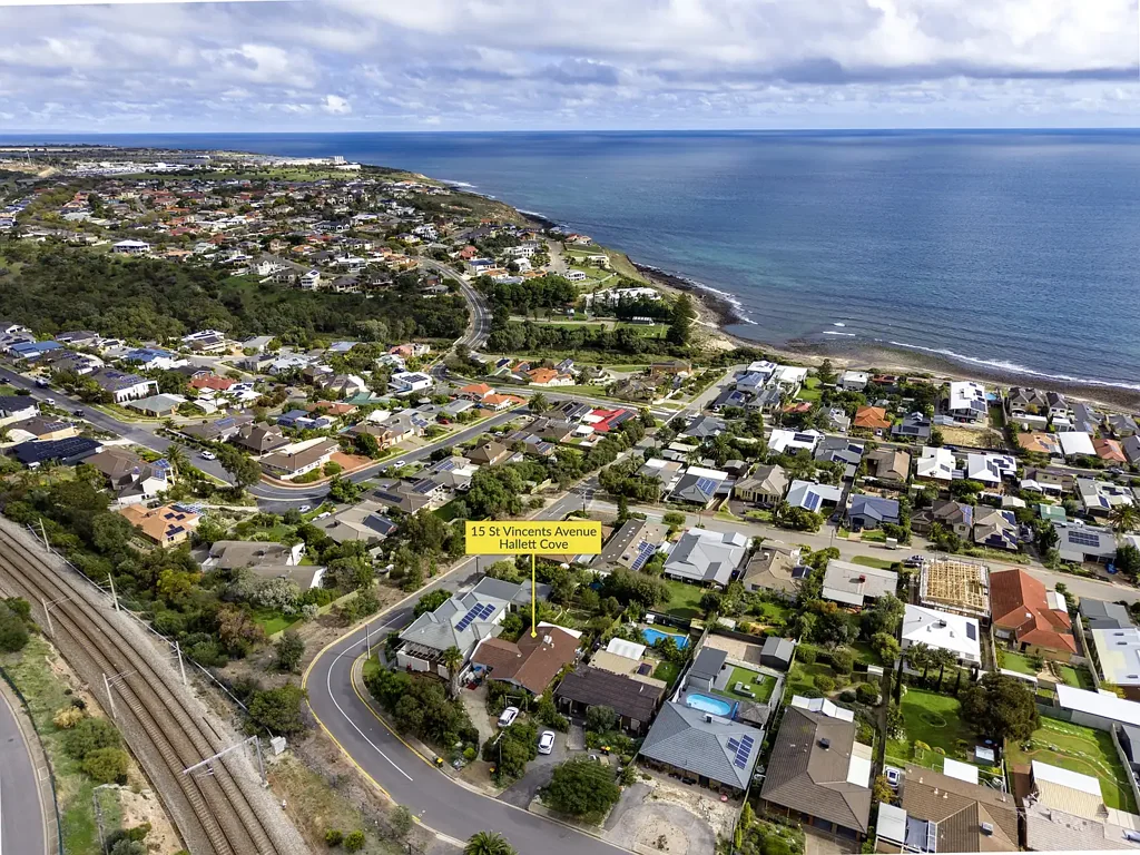 Hallett Cove 4房  Renovate, Rebuild or Reimagine on a Generous Hallett Cove Allotment