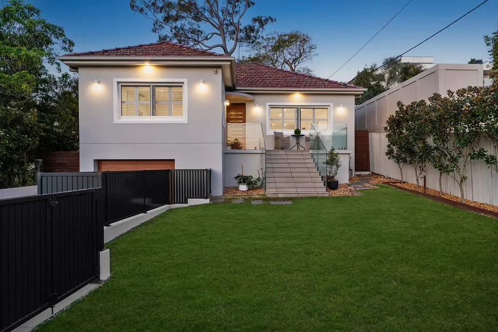 Blakehurst 3ਬੈੱਡਰੂਮ Sun-soaked, easycare family living right by the bay