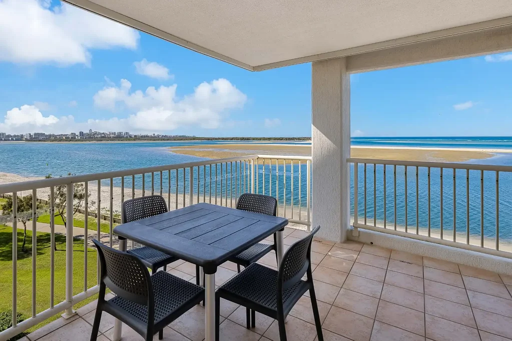Golden Beach 3Zimmer ELEVATED COASTAL LIVING WITH SWEEPING WATER & CBD VIEWS