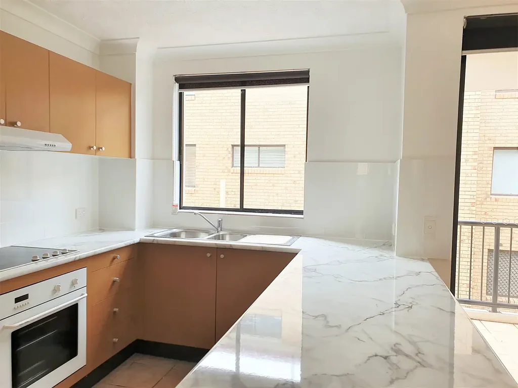 2 bedroom unfurnished within 2 minutes walk to Broadbeach