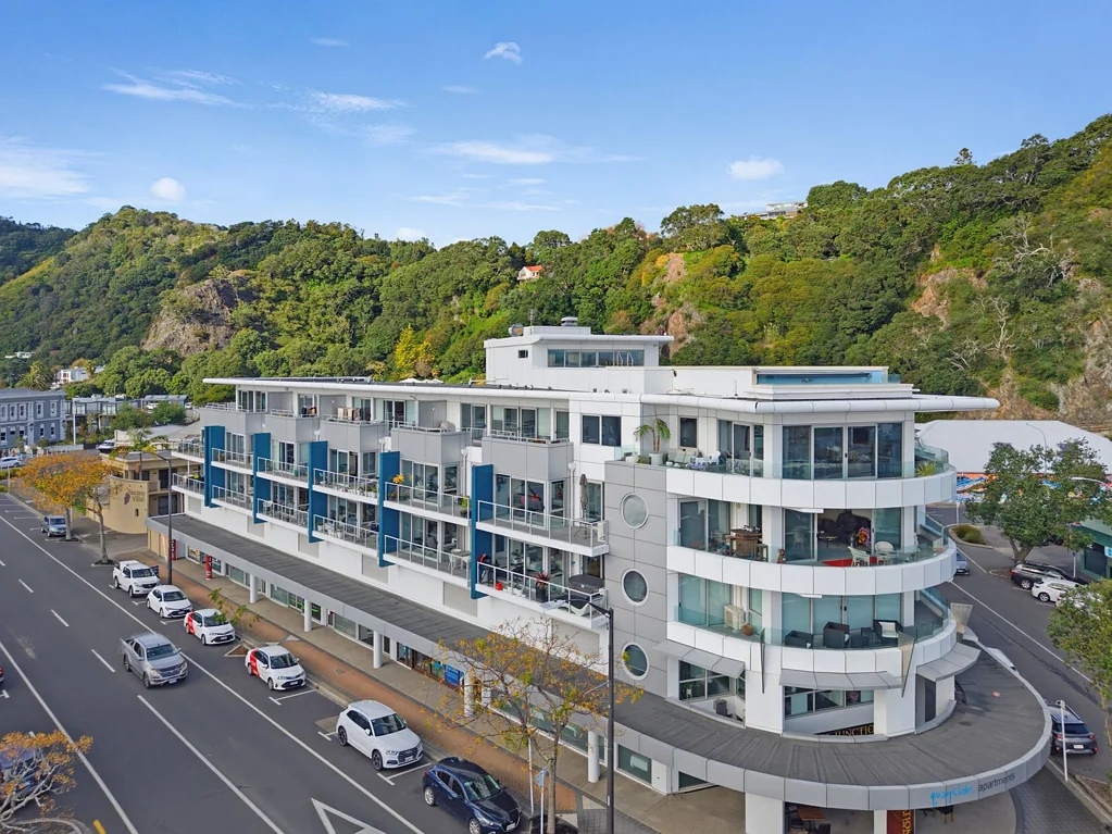 Whakatane 2房  Elevated Waterfront Living at Quayside Apartments