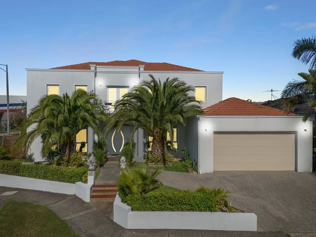 Cairnlea 5 Bedroom A Home With No Expense Spared Bonus workstation