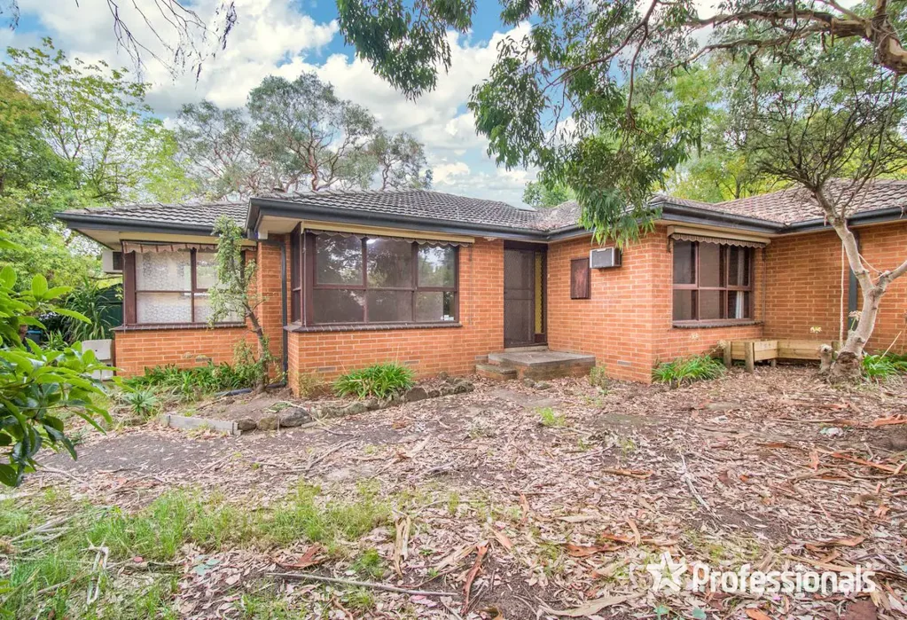Ferntree Gully 5Phòng ngủ REWARDING CORNER BLOCK OF 910SQM APPROX WITH DUAL ACCOMMODATION