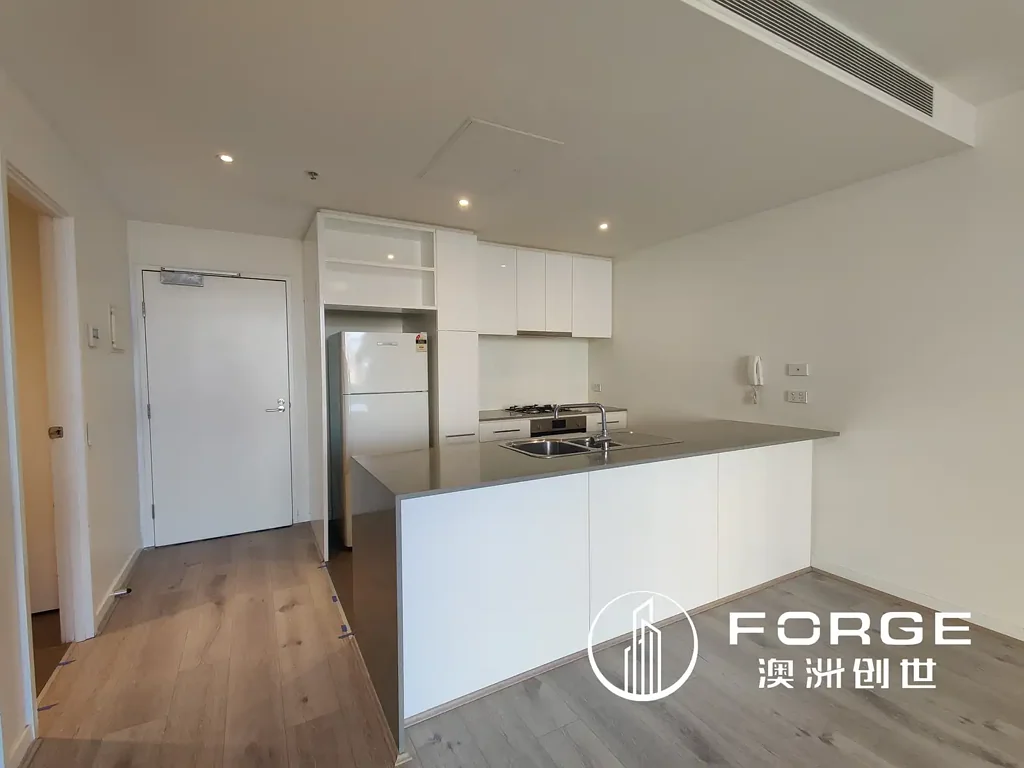 2 Bedrooms Apartment with Carpark and White Goods.