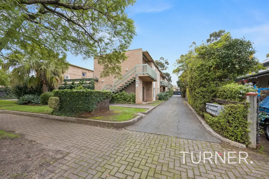 Glenside 1房  Impeccable Stylish Living in a Leafy Blue Chip Location and Unique Park-like Common Area!