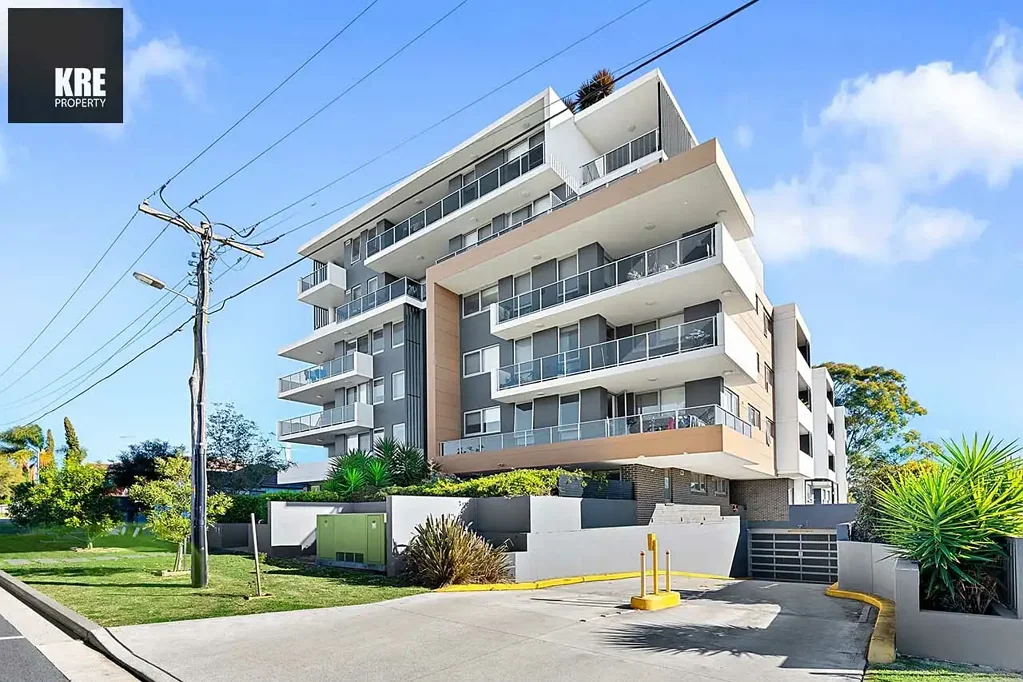 Blacktown 2房 豪华设计师厨房 40mm石英台面 欧洲厨房电器 现代浴室 冷热空调 开放式娱乐阳台 落地玻璃门 精选瓷砖地板 视频对讲系统 安全停车位 毗邻交通枢纽购物中心学校。 North Facing Sun-Filled 2 Bedroom Luxurious Apartment in Prime Location!