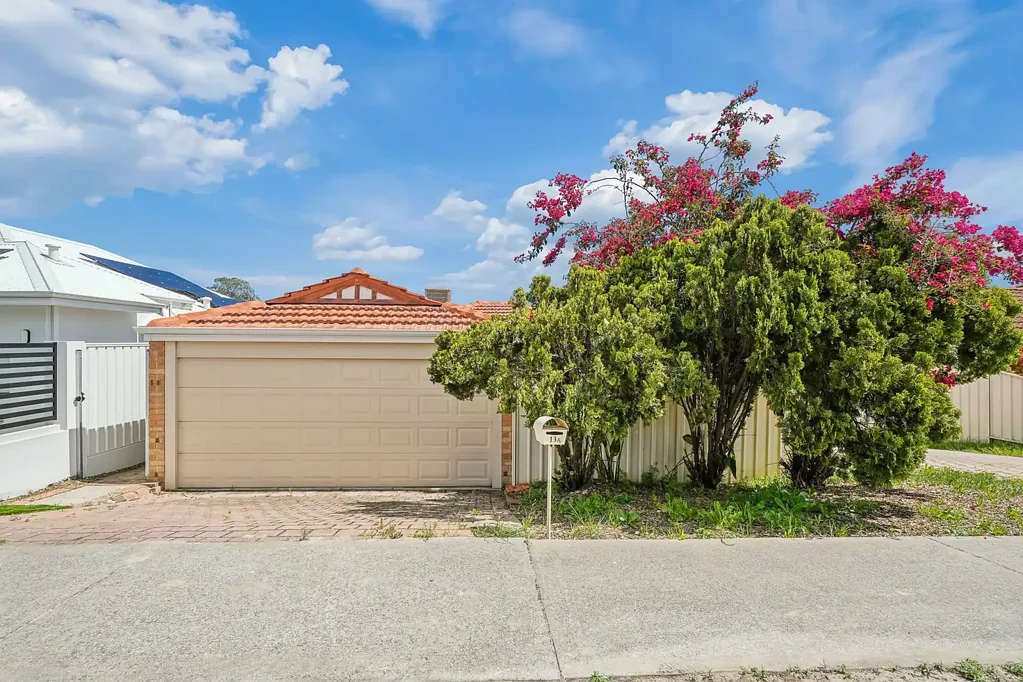 St James 4ਬੈੱਡਰੂਮ SPACIOUS CENTRALLY LOCATED HOME