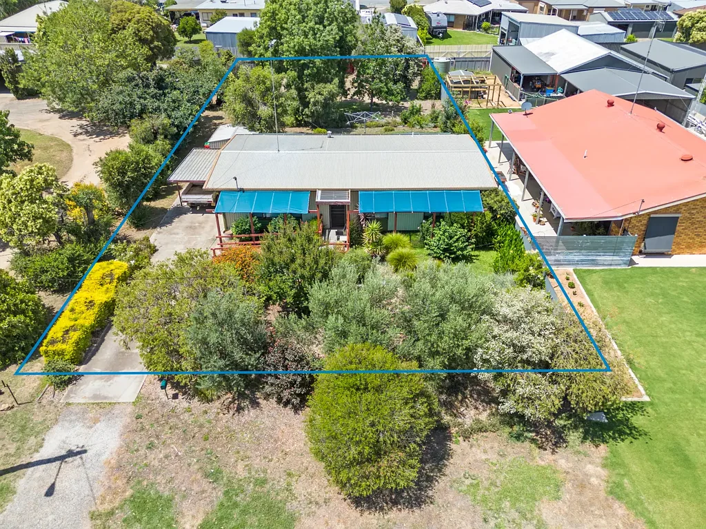 Tocumwal 3 Slaapkamer Neat 3 Bedroom Home on Spacious Block.
