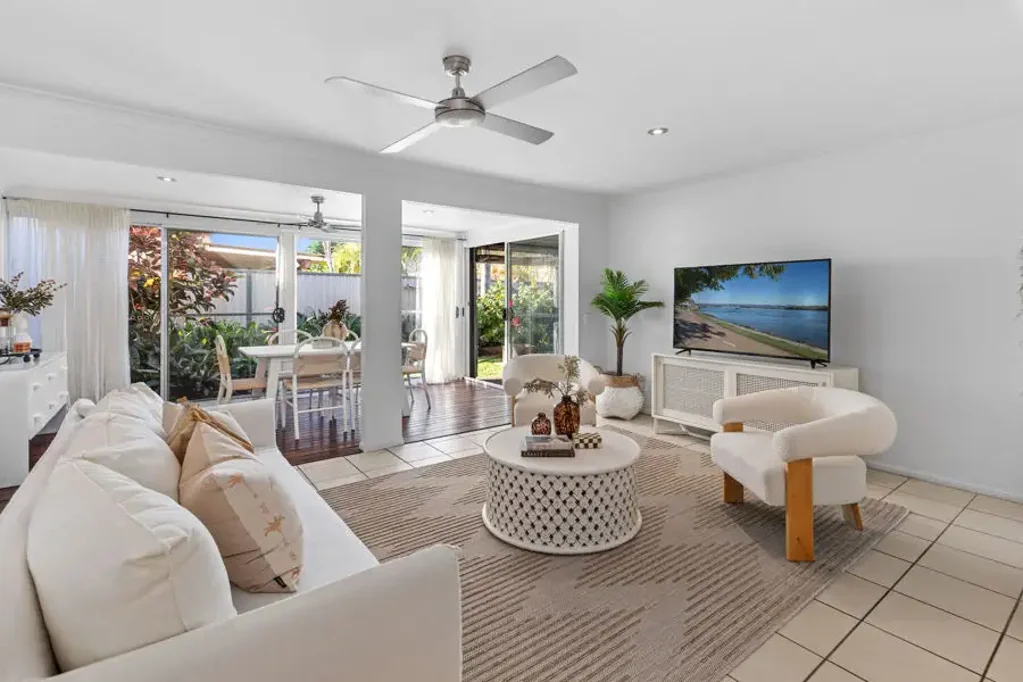 2/32 Killowill Avenue, Paradise Point, QLD 4216