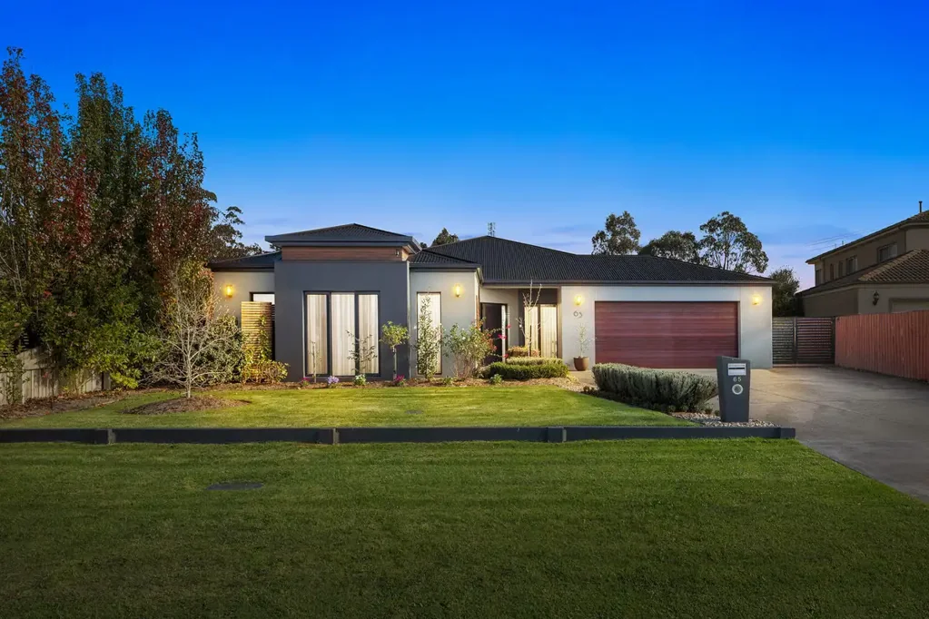 Traralgon 4房  Family Grandeur with a Rare Private Court Setting