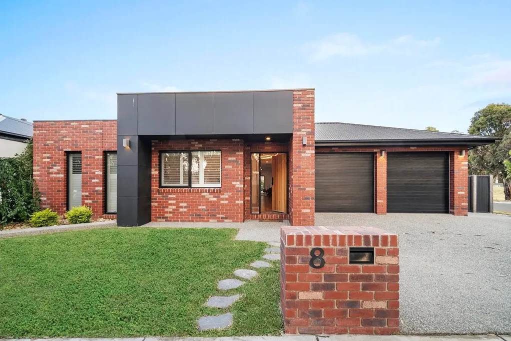 8 Sandy Crescent, Invermay Park, VIC 3350