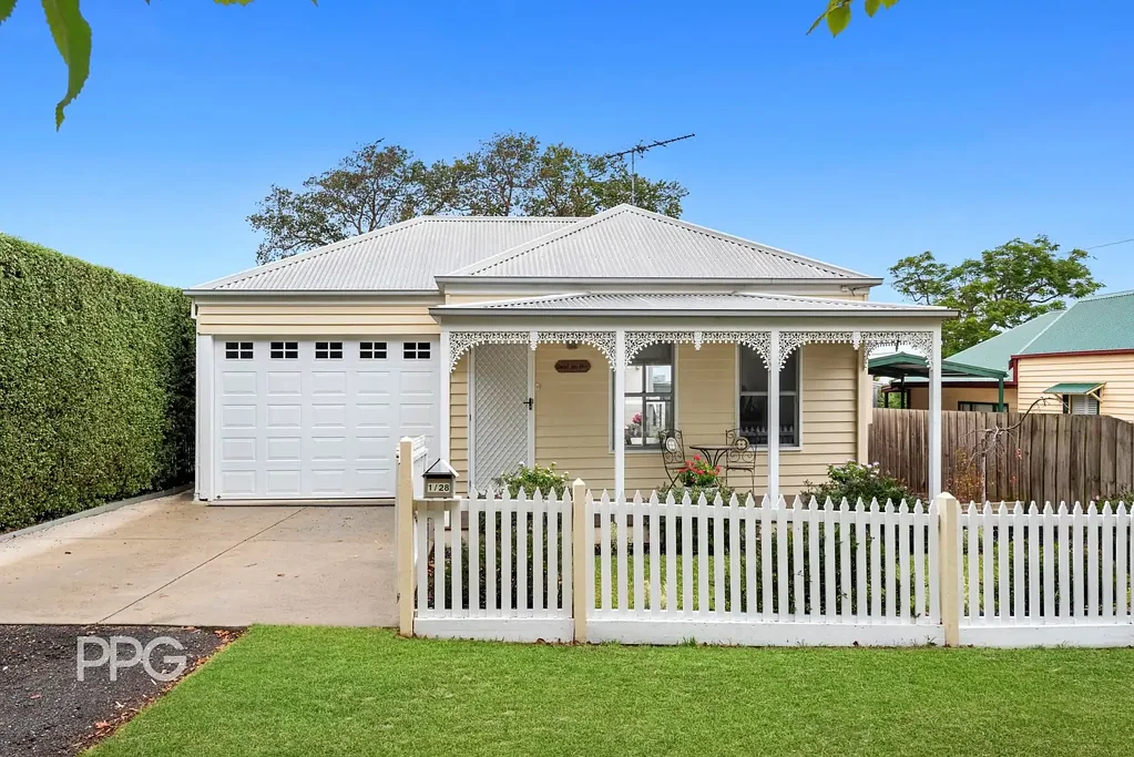 Portarlington 3Kwarto Split-Level Surprise with Character and Space
