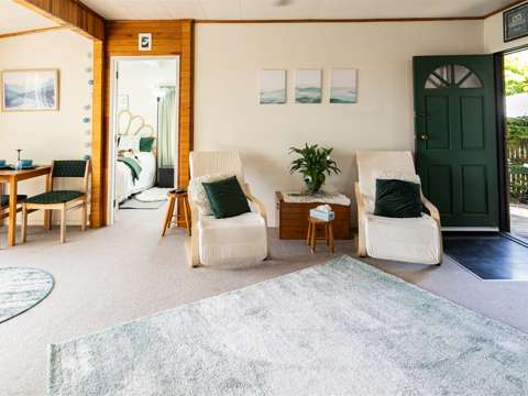 Taupo 3房  HOME &/OR INCOME UNIQUE 2on1 PROPERTY LAKE VIEWS!