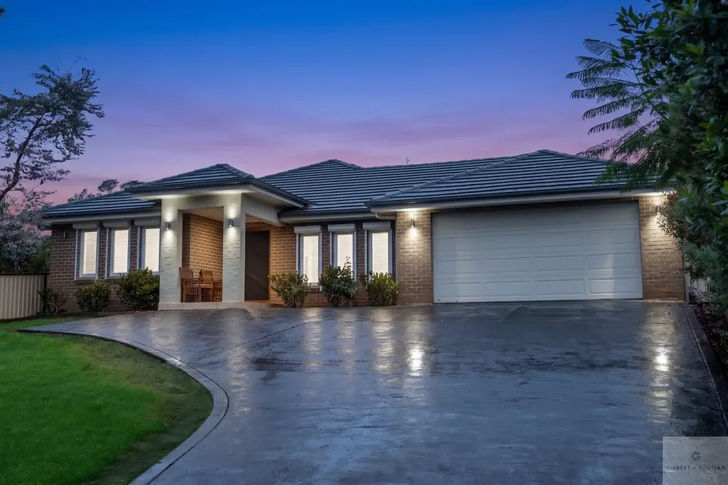 Bargo 4침실 Resort-Inspired Family Living with Premium Upgrades & Exceptional Entertaining
