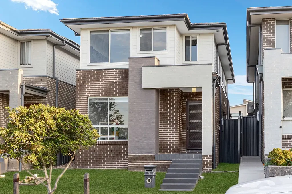 Modern 4 Bedroom Home!