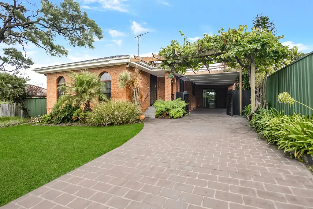 3 BEDROOM FAMILY HOME | POOL MAINTENANCE INCLUDED
