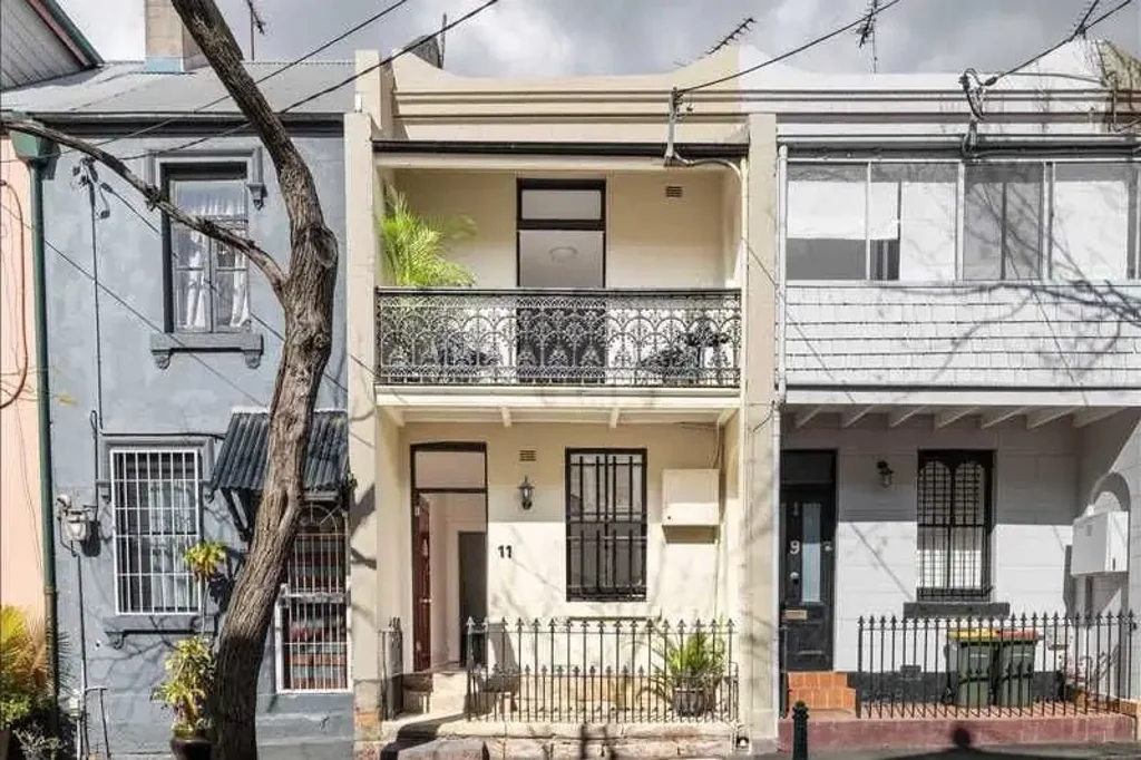 Light Filled Terrace in Central Location