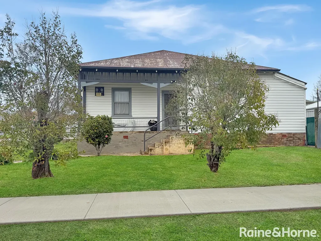 Young 2 Bedroom STONE THROW AWAY FROM THE HOSPITAL!