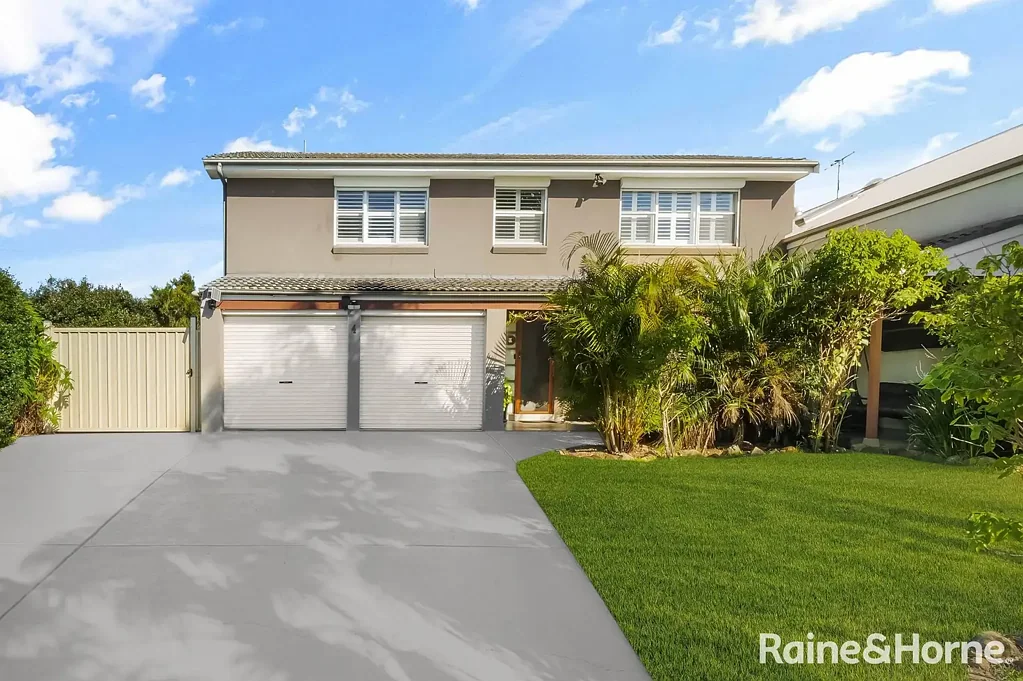 Ingleburn 5Phòng ngủ Spacious Family Home on a Generous Block in Prime Ingleburn Location!!!